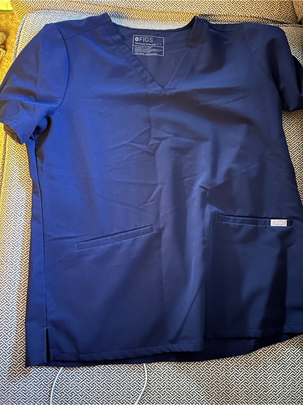 FIGS Wonen’s V-Neck Scrub Top in Navy Blue